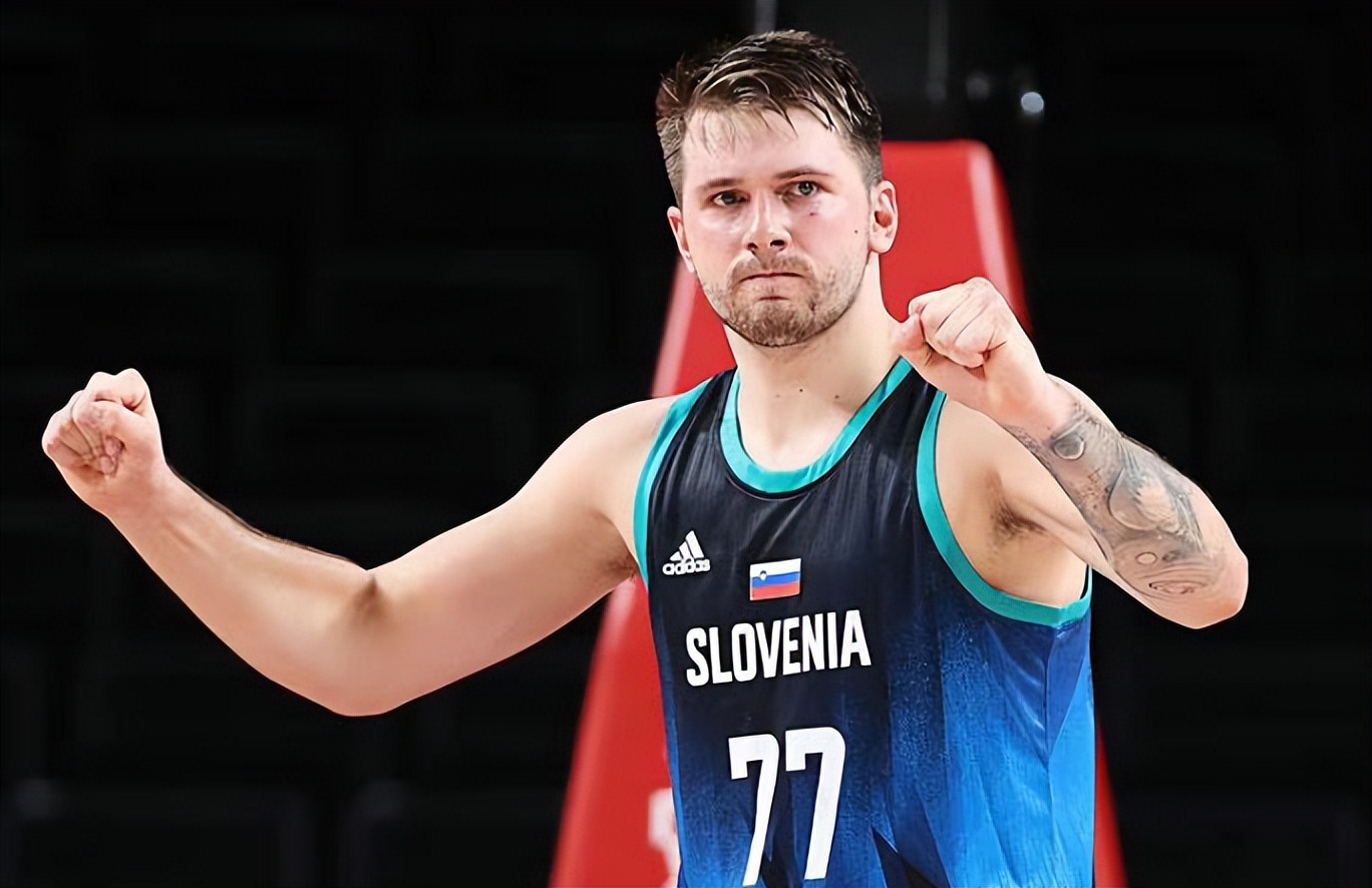 记者：阿隆索最近两天小范围会面球员，试图拉近彼此的距离（记者：阿隆索近两日小范围与球员交流，力求拉近关系）