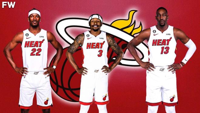 狂轰33+10+10，新星爆发创纪录，他能否拯救球队和主帅？（33+10+10里程碑之夜：新星大爆发，他能带队与主帅脱困吗？）