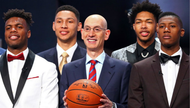 查理·哈迪（Charlie Hardy）等待5个月后终于签约曼联。（历经5个月等待，查理·哈迪正式加盟曼联）