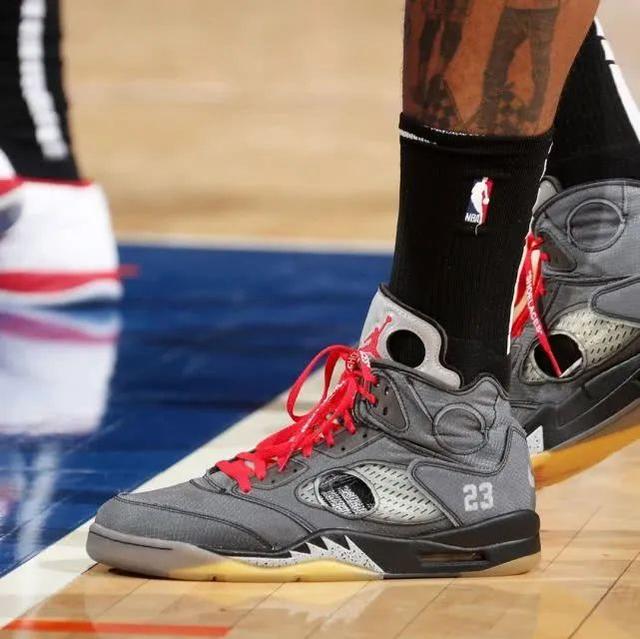 意媒：DV9受伤对尤文不一定是坏事，这将影响他明夏自由离队（意媒：DV9伤停未必对尤文不利，或影响其明夏自由身离队）