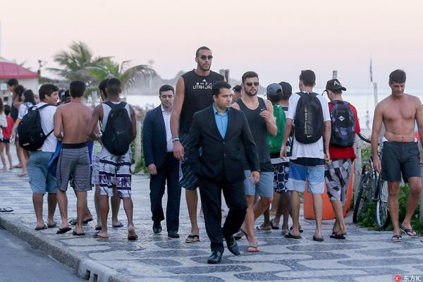 邮报：梅努希望冬窗离开曼联，有12家俱乐部对他感兴趣（邮报：梅努盼冬窗离队曼联 12家俱乐部有意引进）