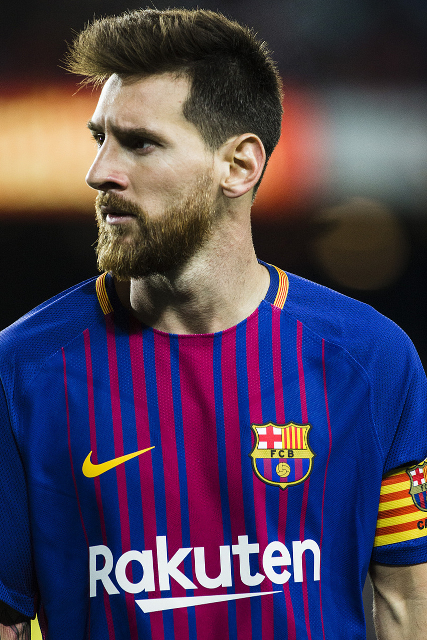 今晚，上海海港门将颜骏凌首发出场，迎来了他代表俱...（今晚，上海海港门将颜骏凌以首发身份出战，迎来其代表俱乐部的重要时刻）