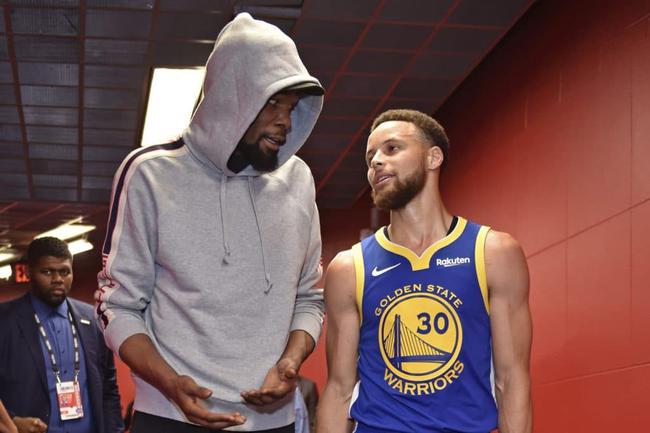 中超赛场争议判罚：VAR引发讨论,（中超判罚引热议：VAR成焦点）