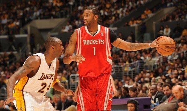 篮球篮网球员赛前热身状态良好（篮网队球员赛前热身状态上佳）