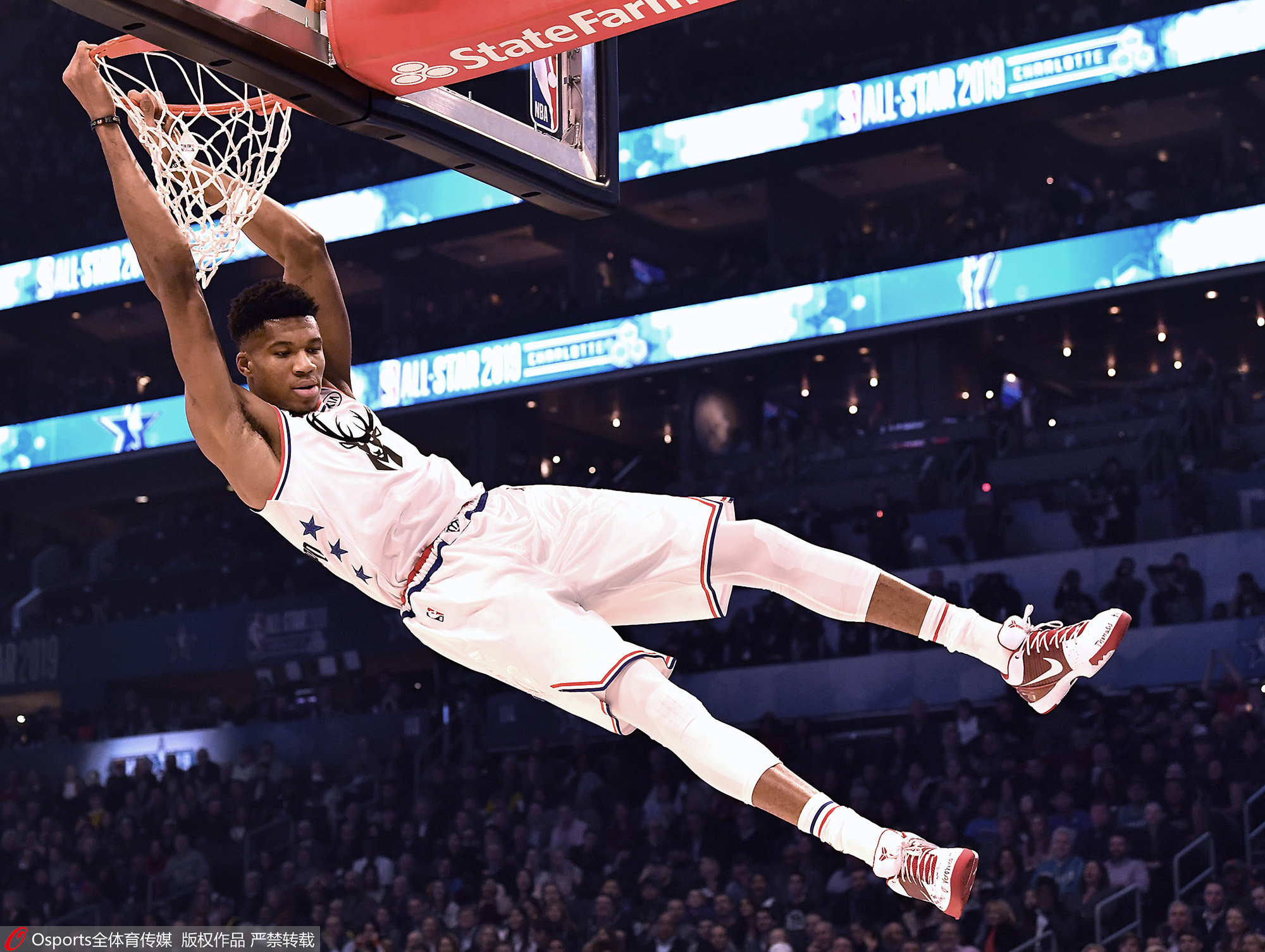 阿森纳领跑英超遭曼城紧追！主场战狼队成保分关键战（曼城紧咬不放，阿森纳为巩固榜首主场硬碰狼队）