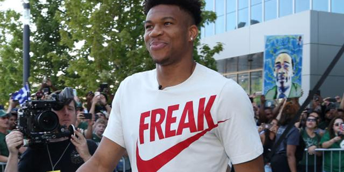 豪门悲喜夜：皇马爆大冷门0-2，尤文图斯1-2，多特蒙德2-0（欧洲豪门冰火两重天：皇马0-2爆冷，尤文1-2憾负，多特2-0告捷）