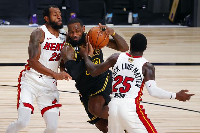 近10场欧冠仅1场进球，莱万遭遇生涯欧冠最长6场进球荒（莱万欧冠陷入生涯最长6场球荒，近10战仅一次破门）