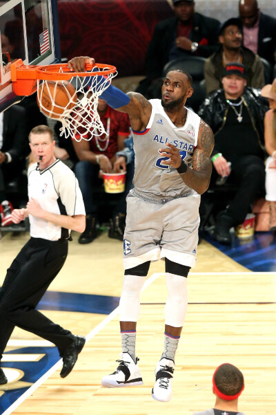 空接之城重聚！保罗更新社媒，晒出与格里芬、小乔丹视频通话（空接之城再聚首：保罗社媒晒与格里芬、小乔丹视频连线）