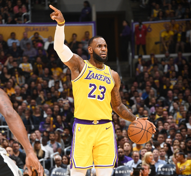 篮球勇士明星球员连续得分20+（勇士队球星连场砍下20+分）