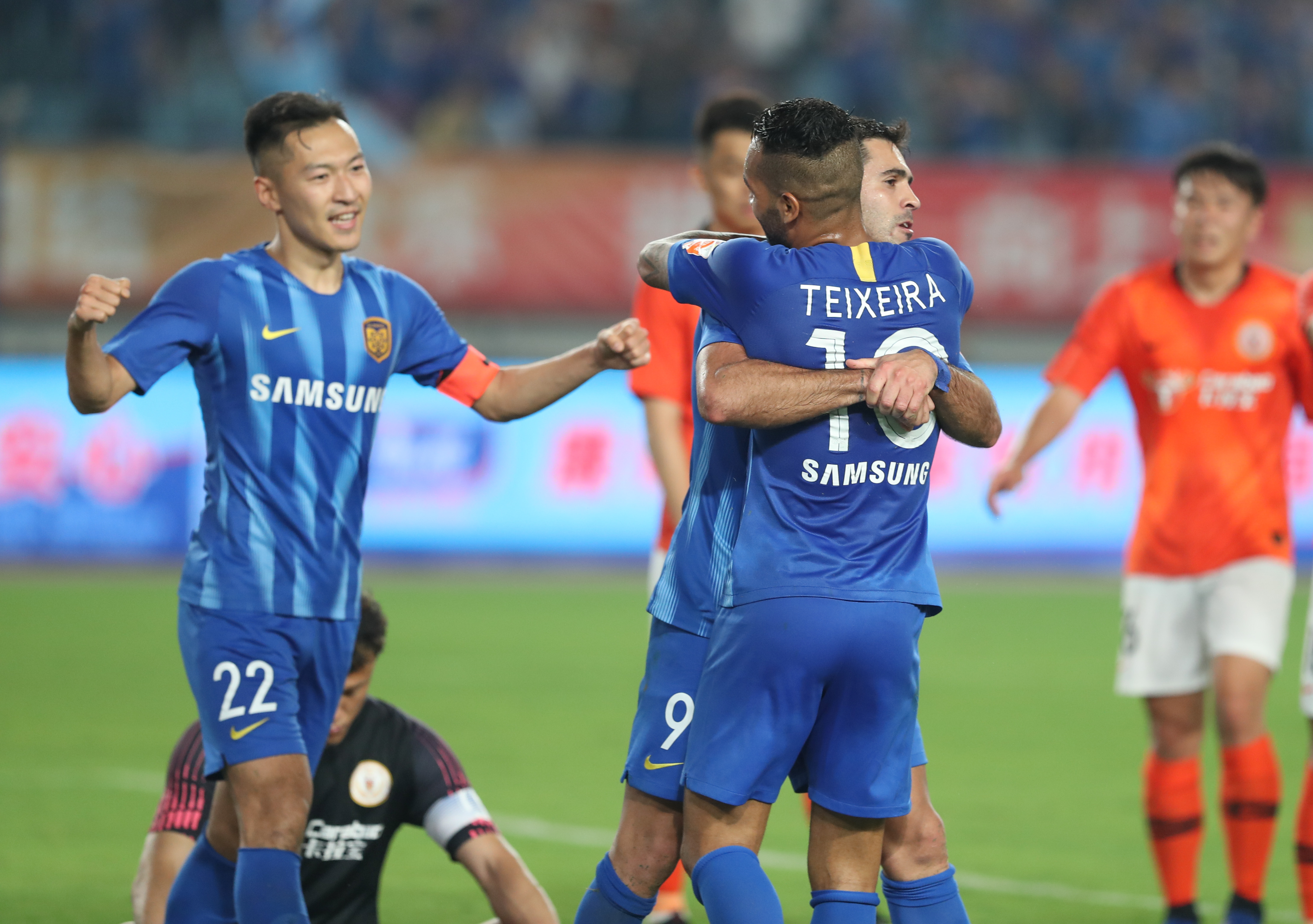 官方：熊本前锋神代庆人加盟法兰克福，将在1月1日正式入队（法兰克福官宣签下熊本前锋神代庆人，1月1日正式入队）