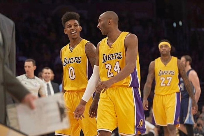 克雷莫内塞2-0莱切，博纳佐利建功，萨纳夫里亚锁定胜局（克雷莫内塞2比0力克莱切：博纳佐利先拔头筹，萨纳夫里亚终结悬念）