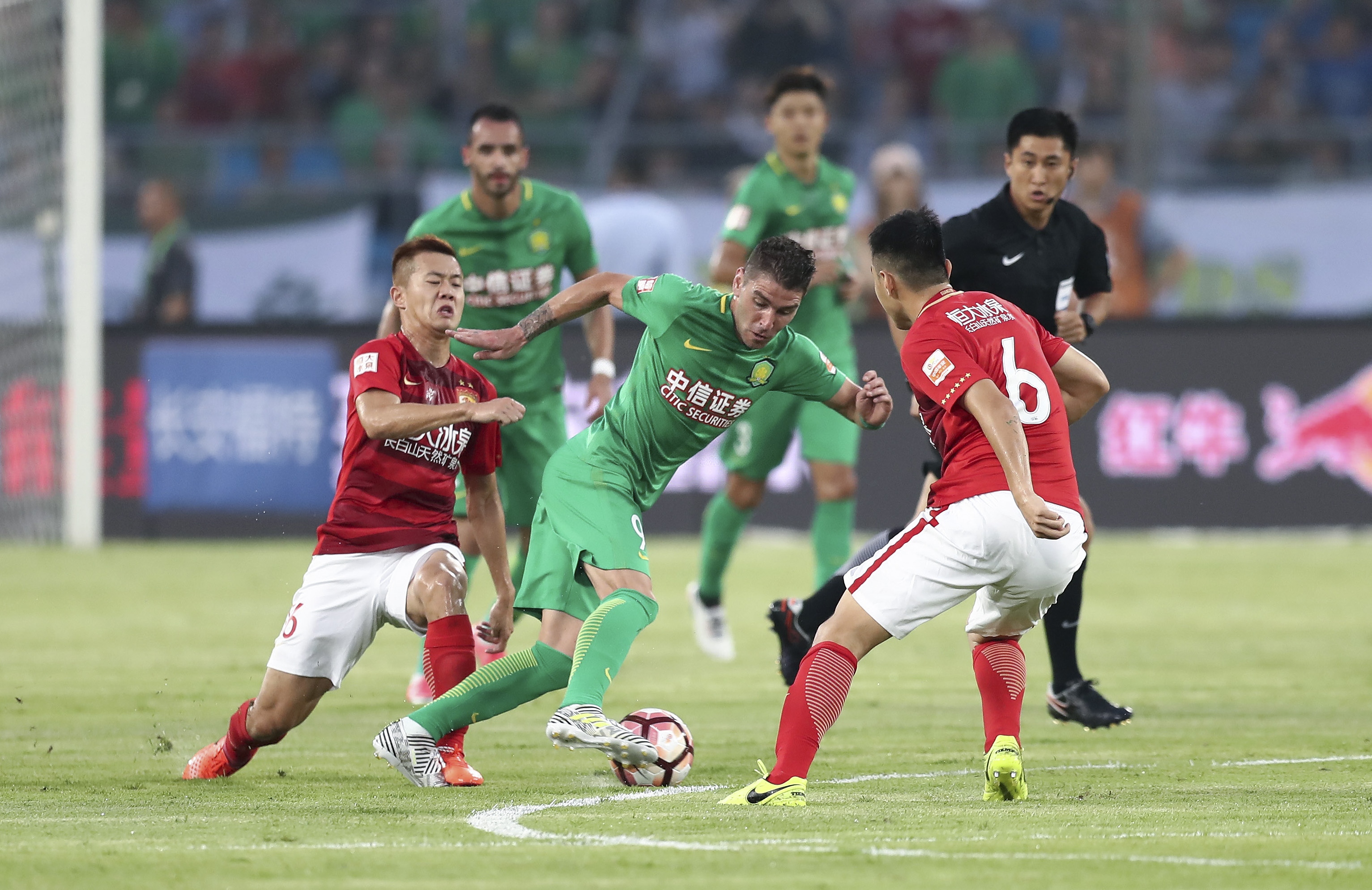 心病也是病！巴萨队长勇敢暂停：阿劳霍申请无限期心理假期（心理健康同样重要：巴萨队长阿劳霍主动申请无限期心理休假）