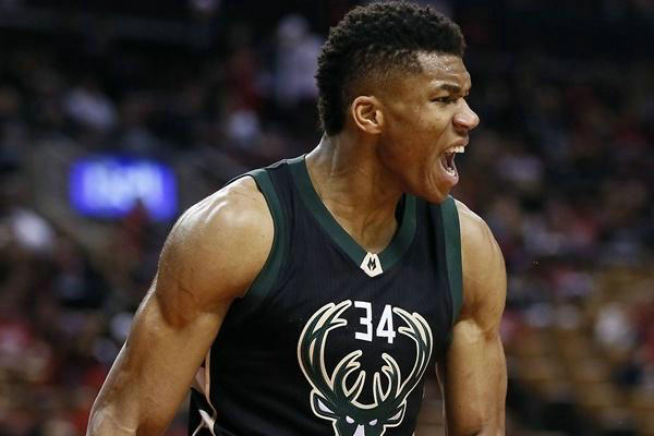 东契奇砍下湖人生涯首次40+三双，队史第四人（东契奇首次对阵湖人轰出40+三双，位列队史第四人）